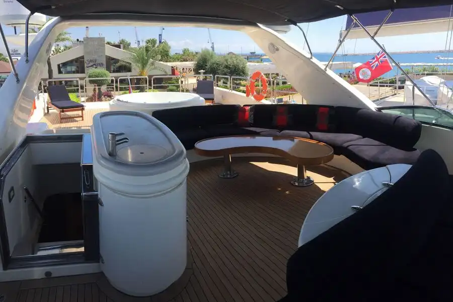 YACHT OBSIDIAN
